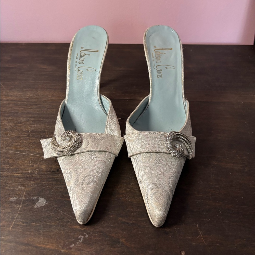 Adriana Caras mule
